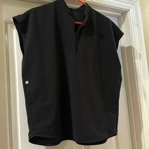 FIGS Rafaela scrub top— Black.